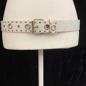 White belt with silver accents #208